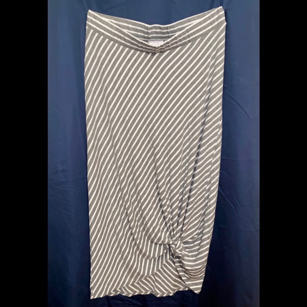 maternity maxi skirt  |  gray + white